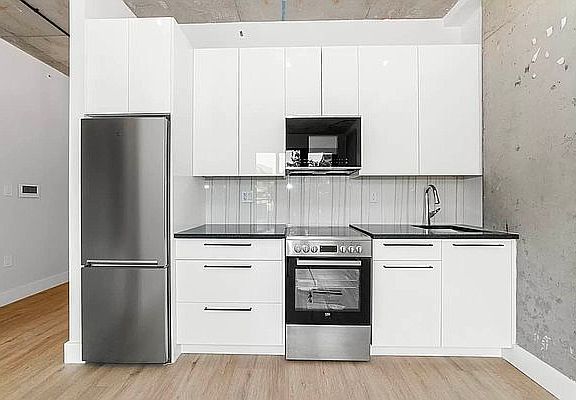 2nd image of 21 Linden Blvd #11