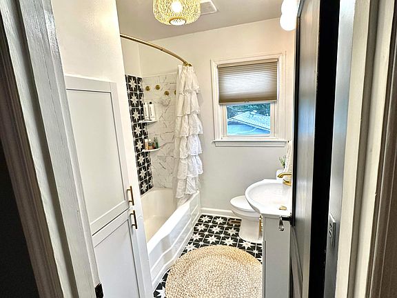 4th image of 4028 Norwood Ave
