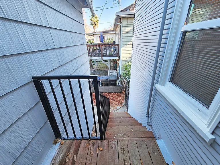 811 V St — Photo 32