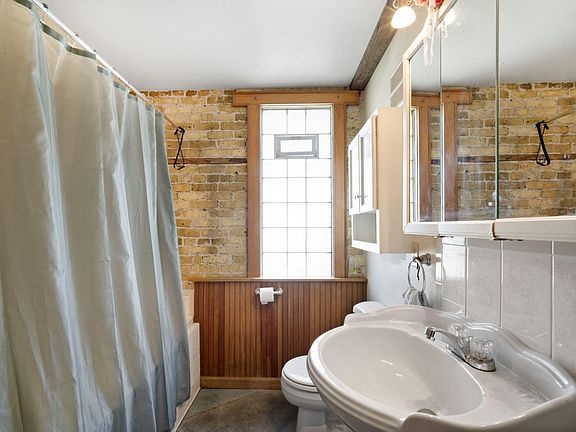 2nd image of 1806 N Arlington Pl #B