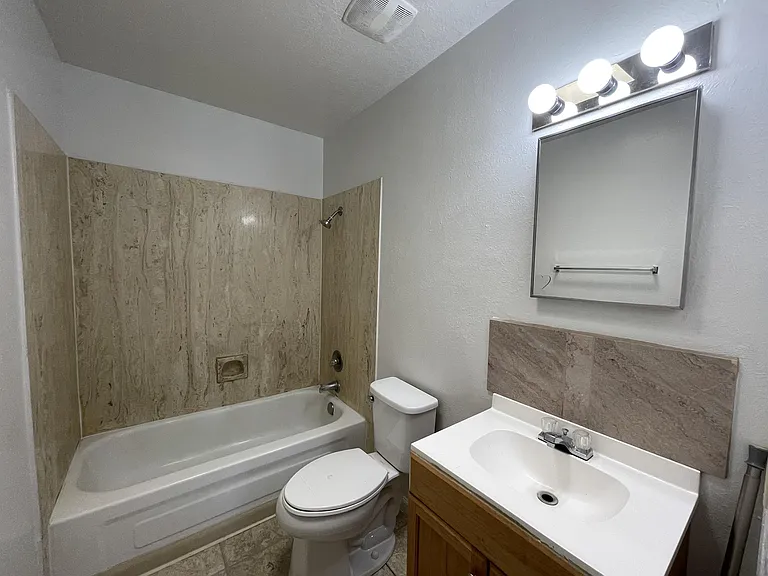 3621 Wellesley Dr NE #C — Photo 9