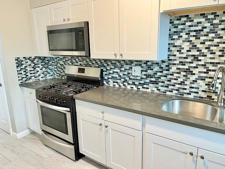 710 W 5th St #E — Photo 13