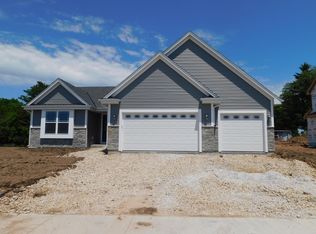 2084 E Teton Trl, Grafton, WI 53024
