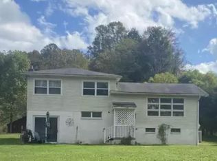 2785 Edmond Rd, Lookout, WV 25868