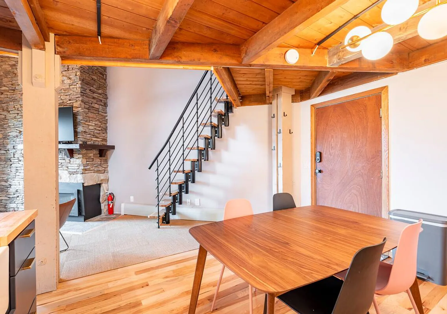 Renovated 2br + Loft — Photo 4