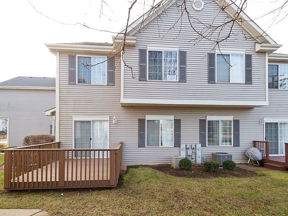 3rd image of 995 Castleshire Dr #995