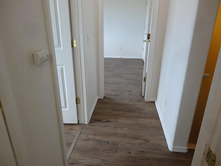 Upstairs hallway to 2 bedrooms