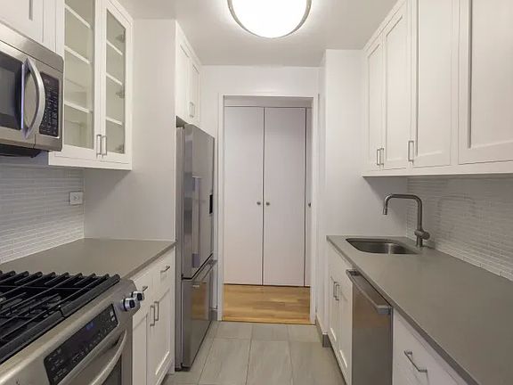 4th image of 150 W 47th St #Penthouse A