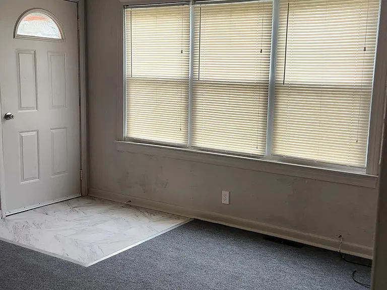 2717 Chamber St — Photo 2