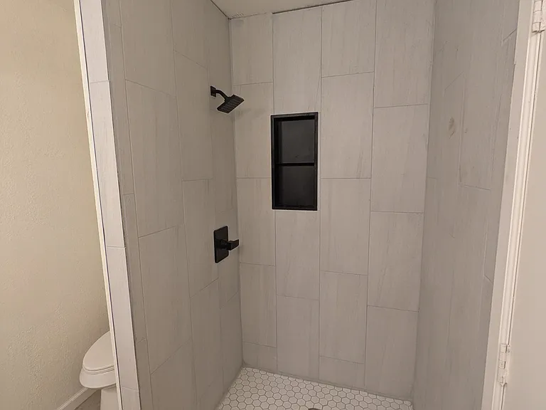 220 Oaktree Ln — Photo 7