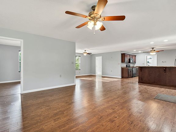 3rd image of 225 Laurel Dr