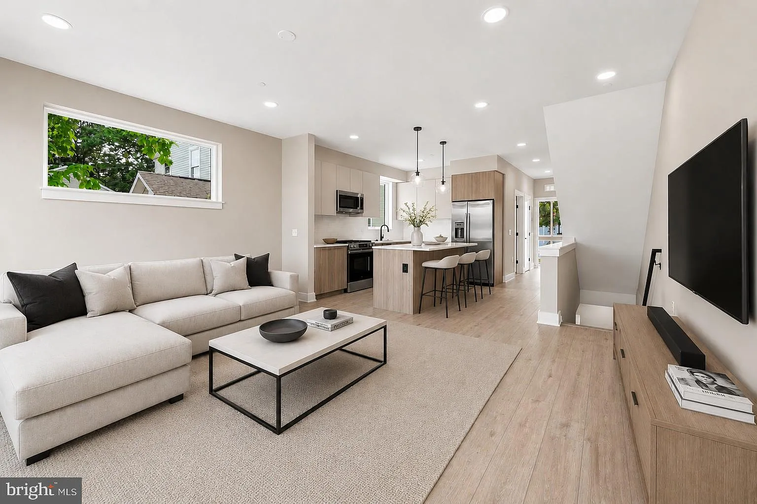 3 bed, 1630 sqft, $3,200 — Photo 2
