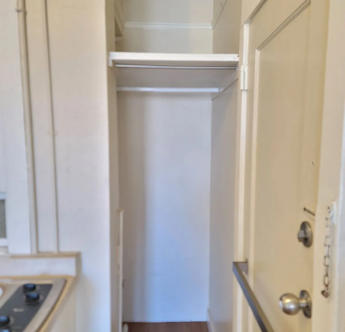 1 bed, 1.5 bath, $1,100 — Photo 2