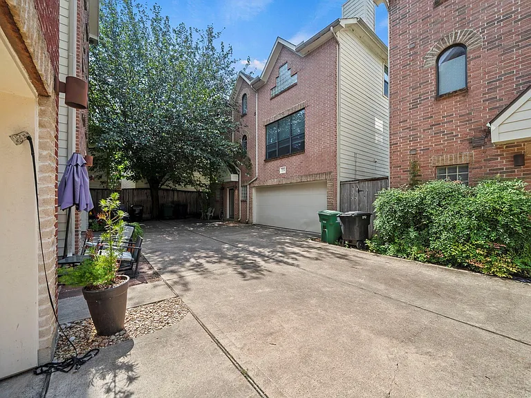 2154 Arabelle St — Photo 7
