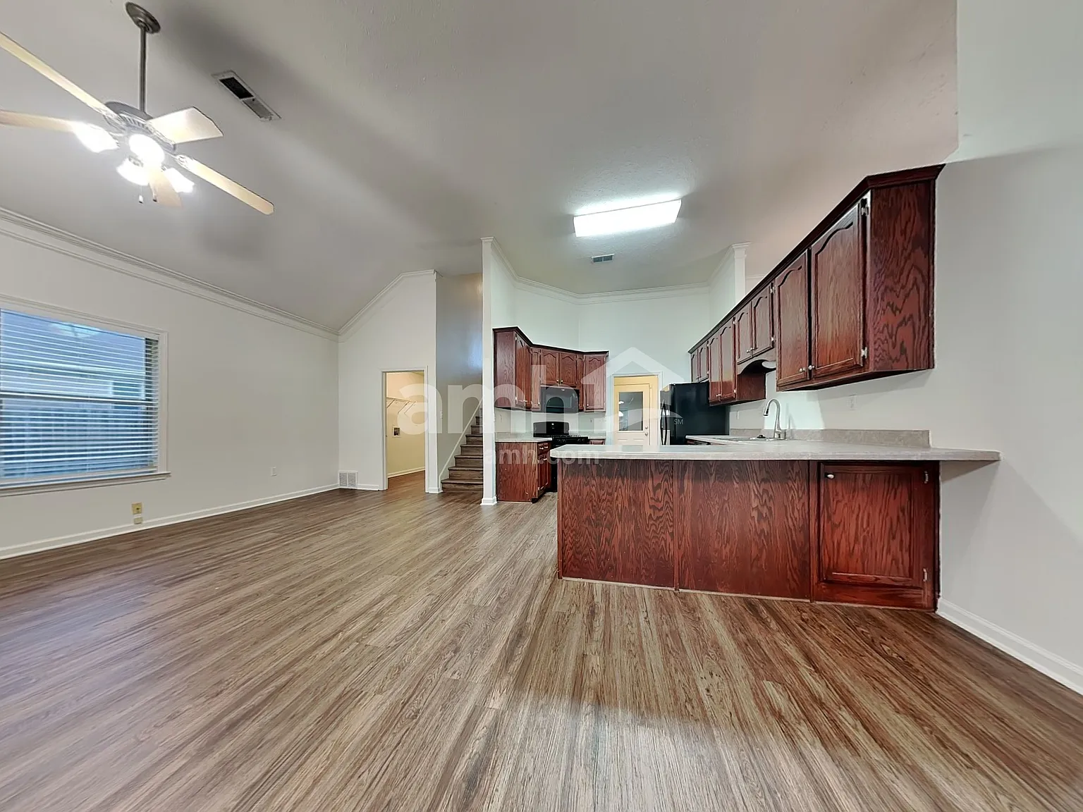 3 bed, 3.0 bath, 2500 sqft, $2,385 — Photo 4