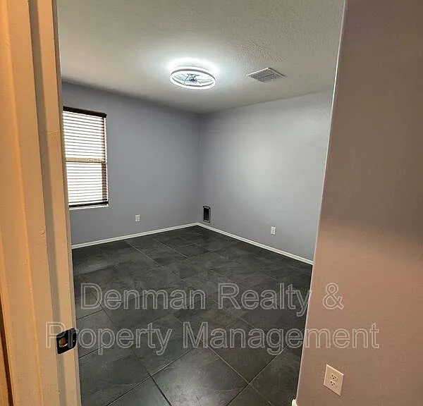1633 W Pinkley Ct — Photo 26