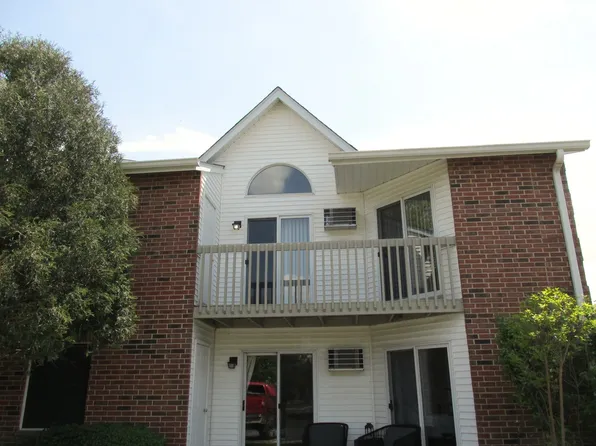 1350 Cunat Ct APT 2D, Lake In The Hills, IL 60156