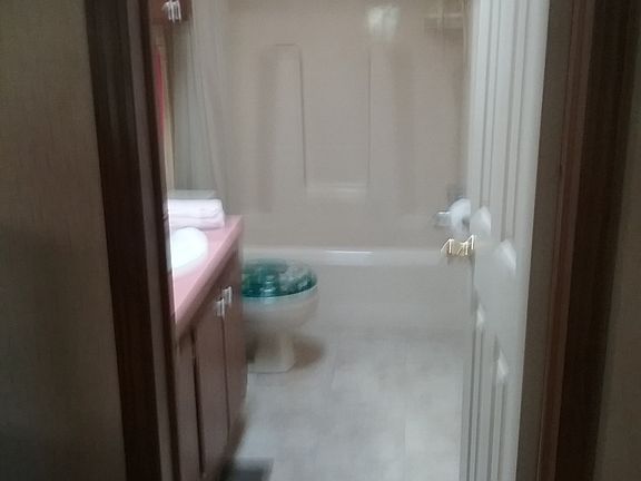 4th image of 115 Lauren Ln