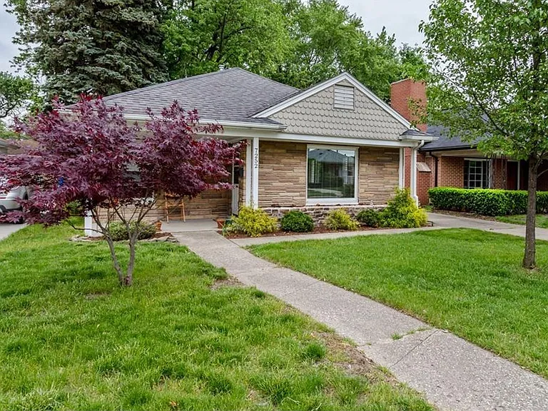 7252 Fenton St — Photo 4