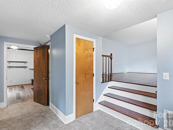 2nd image of 4819 Carousel Dr