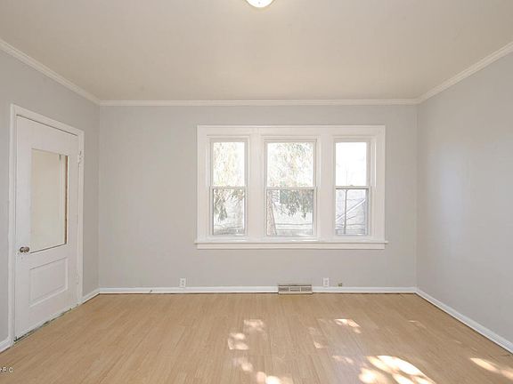 4th image of 1321 Quarry Ave NW