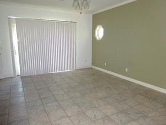 2nd image of 275 Magnolia Bay Dr