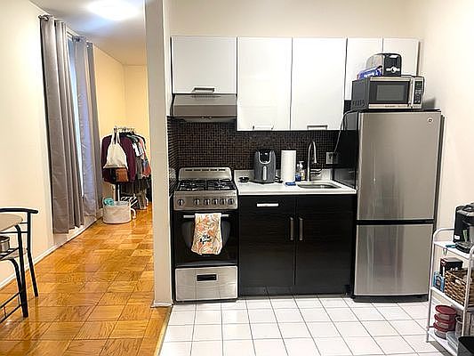 2nd image of 251 E 84th St APT 3A