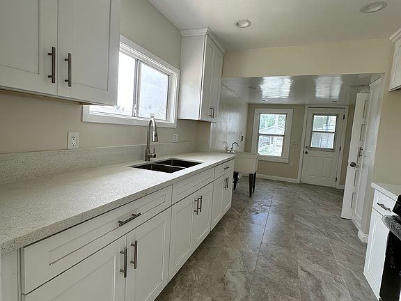 3rd image of 3156 Burton Ave #A