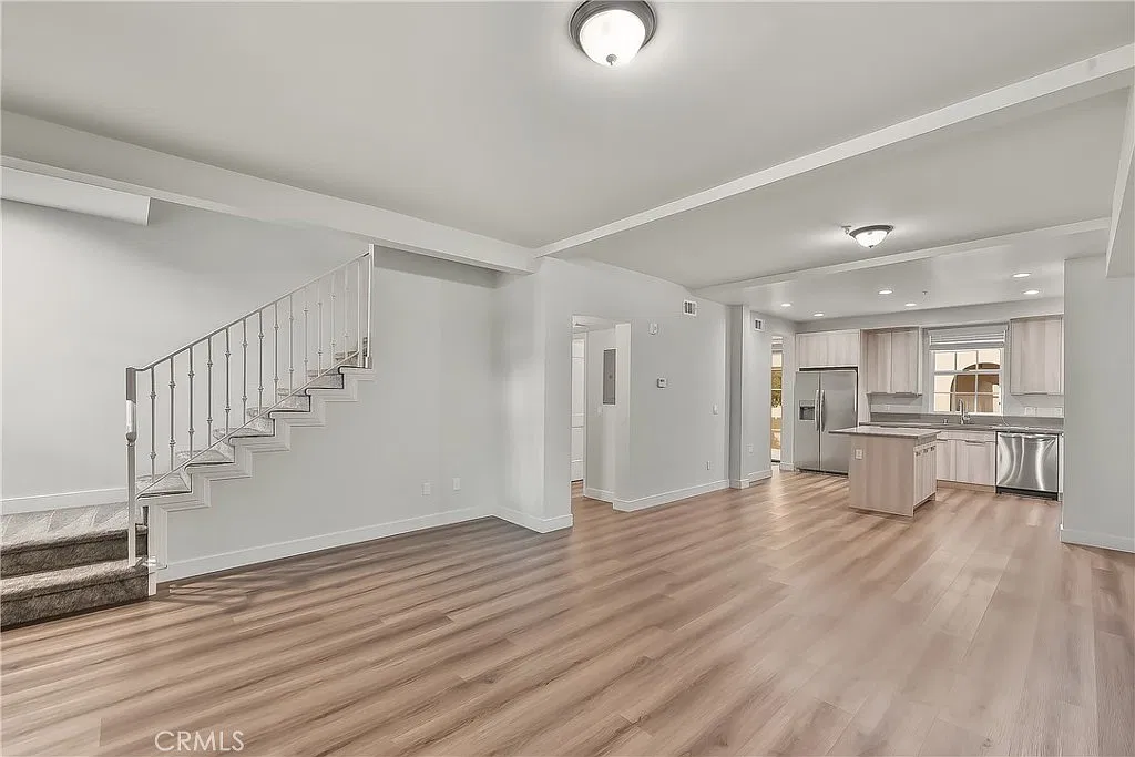 3 bed, 2.5 bath, 1577 sqft, $3,550 — Photo 2
