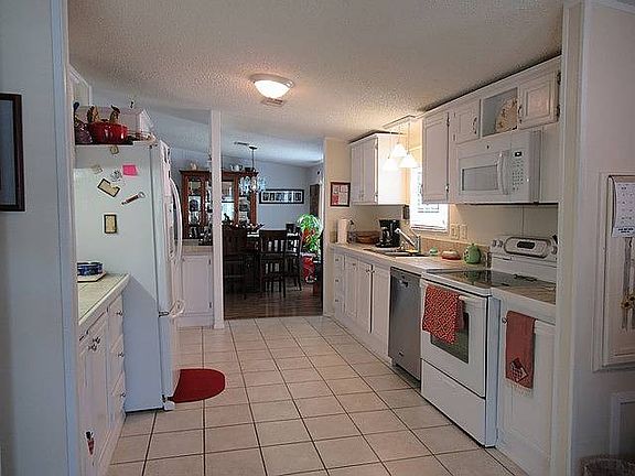 2nd image of 947 Robin Dr