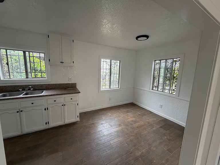 11100 S Normandie Ave #3/4 — Photo 5
