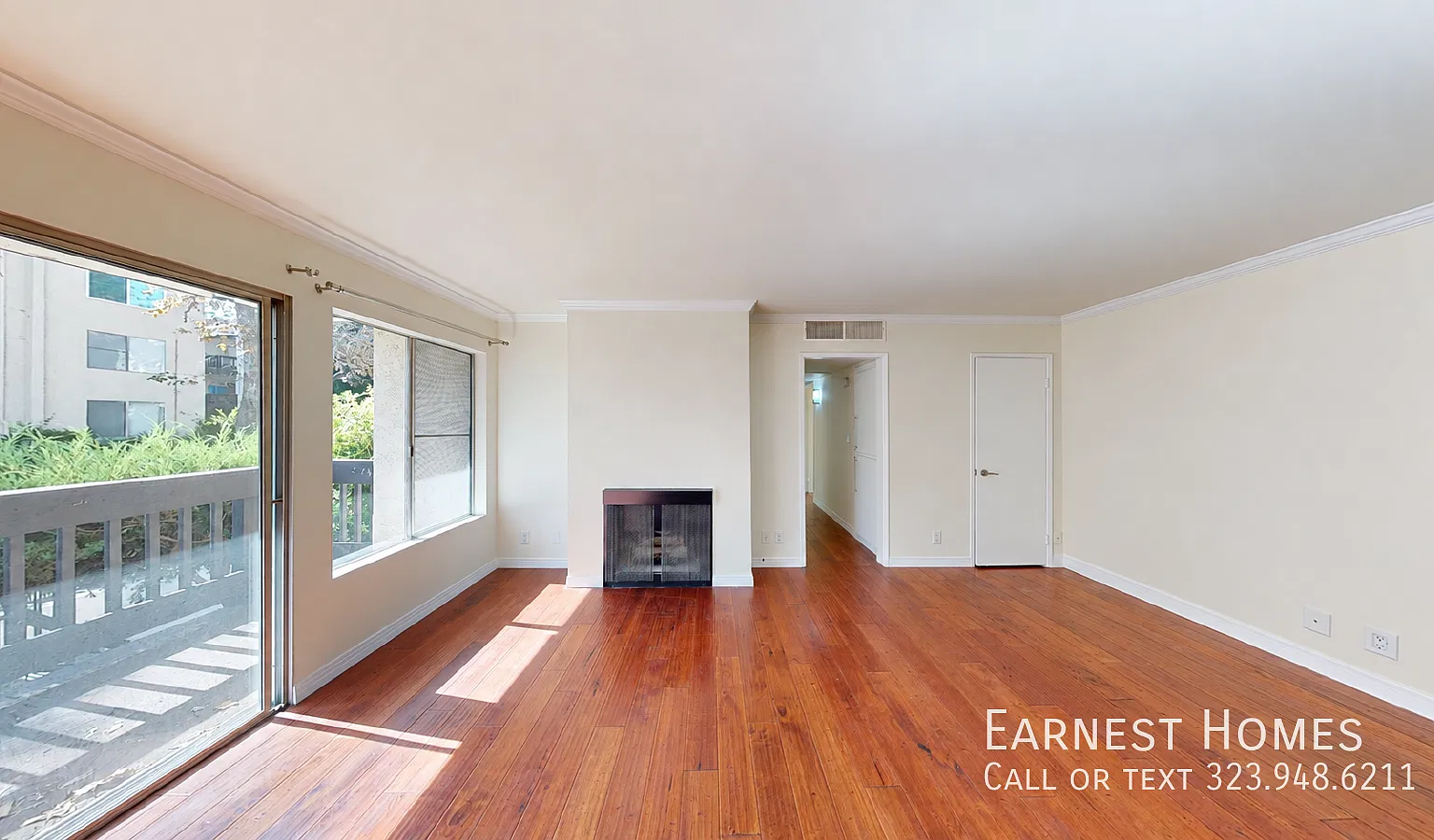 Spacious Culver City Condo with Private Balcony, Pool & Tandem Parking in a Secured Garage — Photo 2