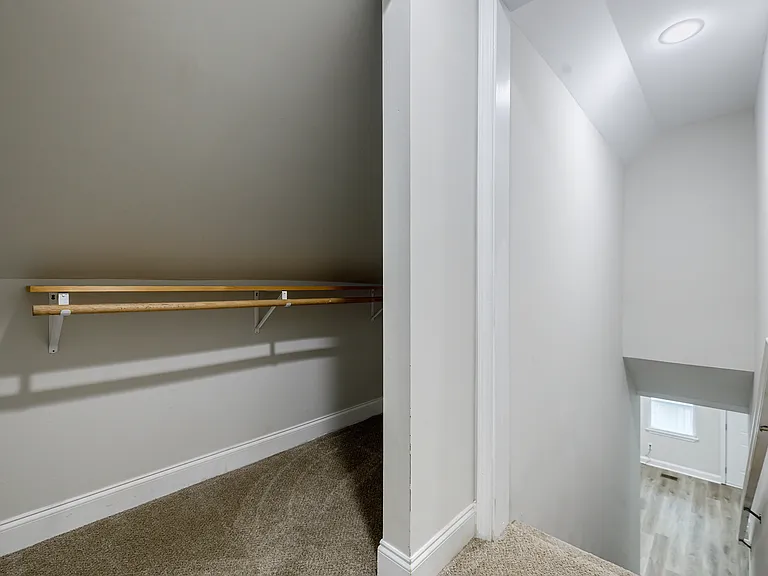 1048 Garibaldi St SW — Photo 9