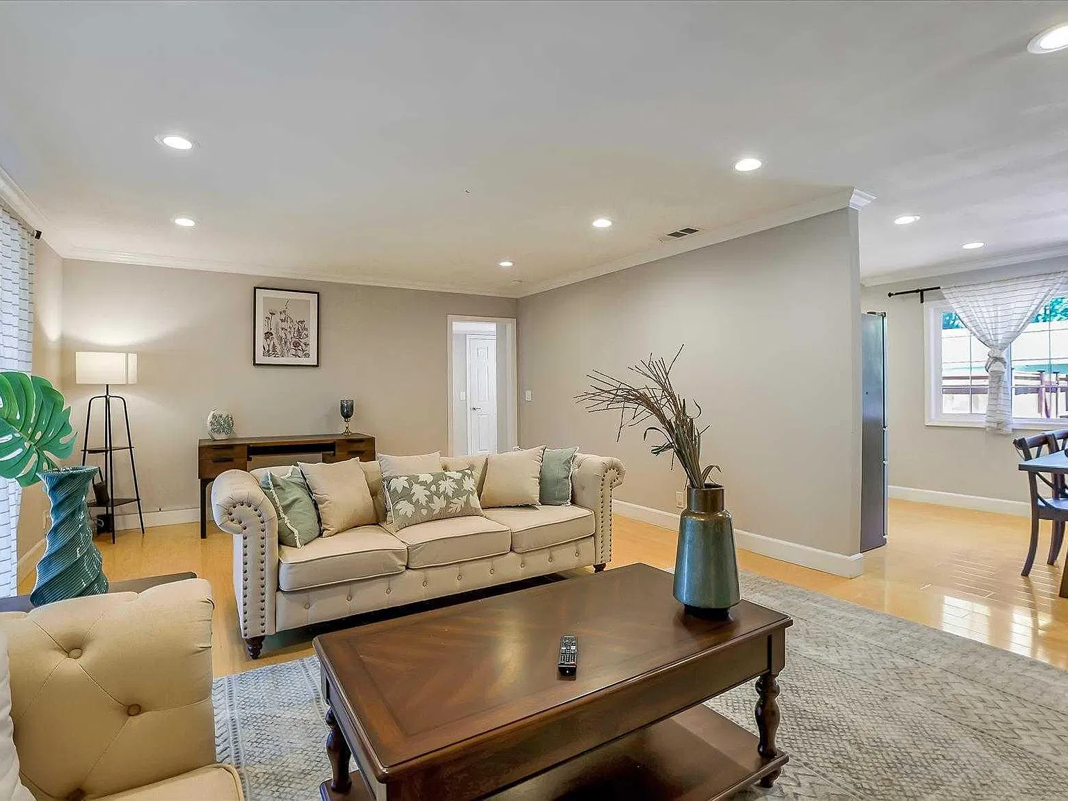3 bed, 1500 sqft, $7,000 — Photo 2