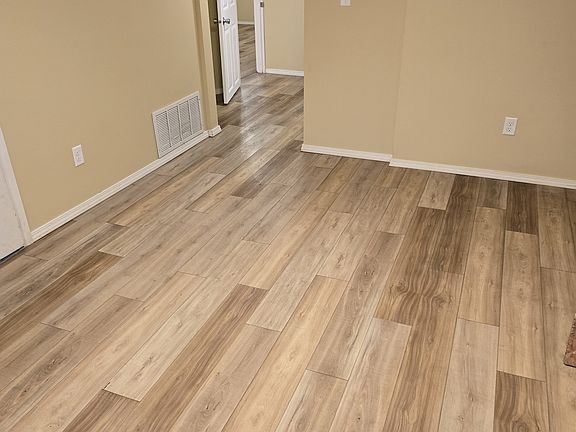 3rd image of 215 N Hudson Ave