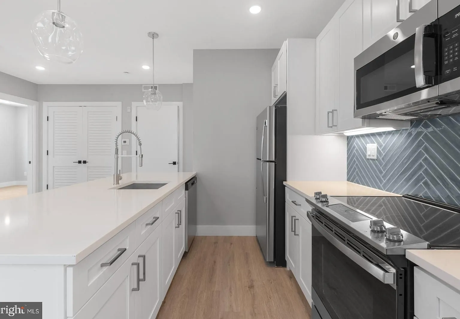 2 bed, 1.0 bath, 683 sqft, $1,995 — Photo 3