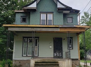 554 E Hickory St, Kankakee, IL 60901