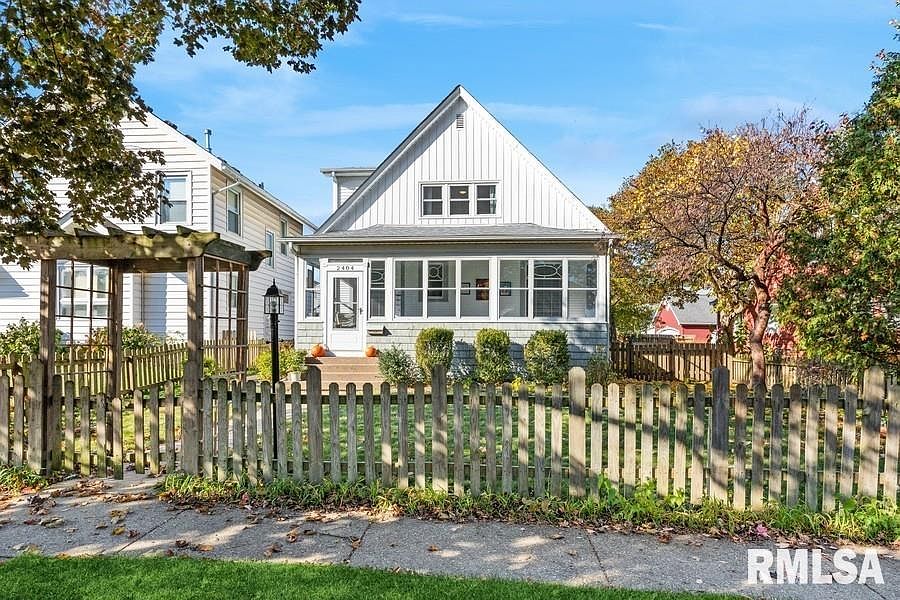 2404 Carey Ave, Davenport, IA 52803 Zillow