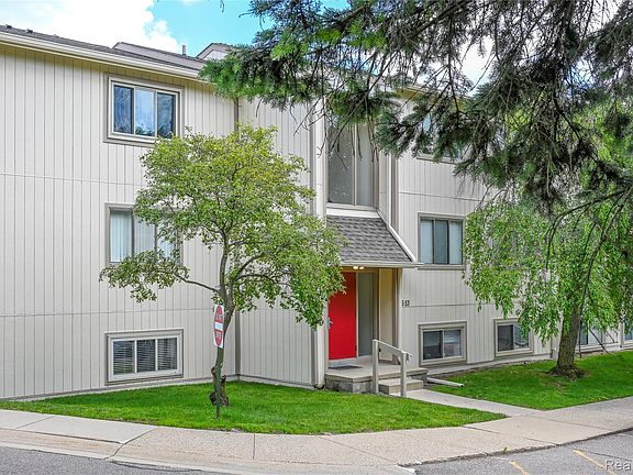 4th image of 1653 Riverside Dr APT 1