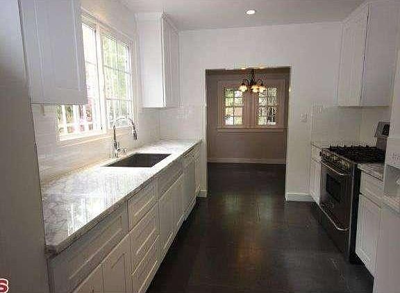 4th image of 6607 Lindenhurst Ave