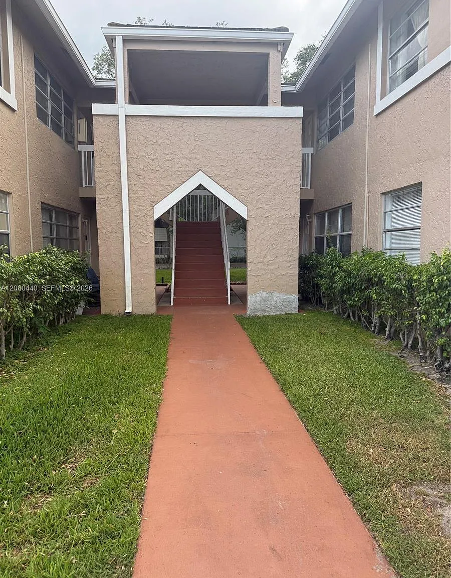 Lakewood Village — Photo 1
