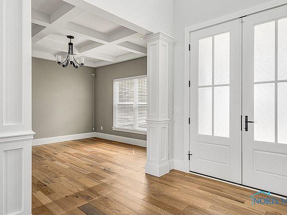 5th image of 490 Canterbury Blvd