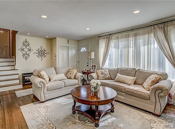 4th image of 42 Hampton Blvd