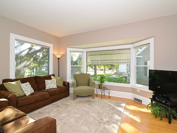 5th image of 5651 S 110th St