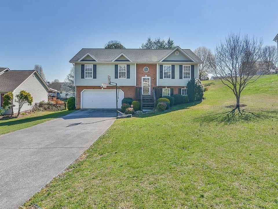 2nd image of 423 Crystal Springs Cir