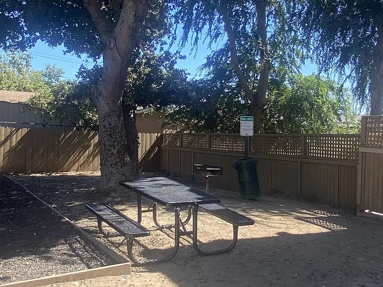 959 Torrano Ave — Photo 2