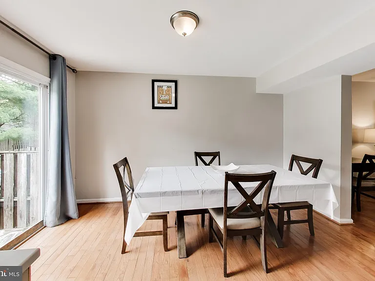 10075 Maple Leaf Dr — Photo 6