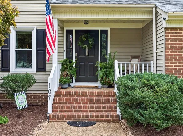 107 Allen Harris Dr, Yorktown, VA 23692