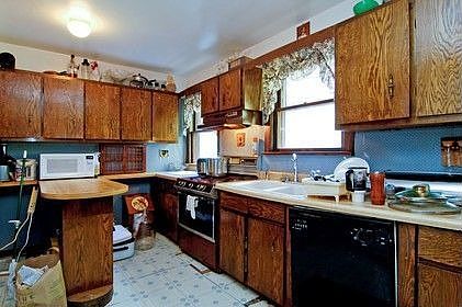 3rd image of 33 N Clyde Ave