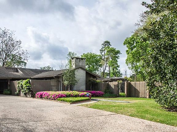2nd image of 975 Jasmine Dr